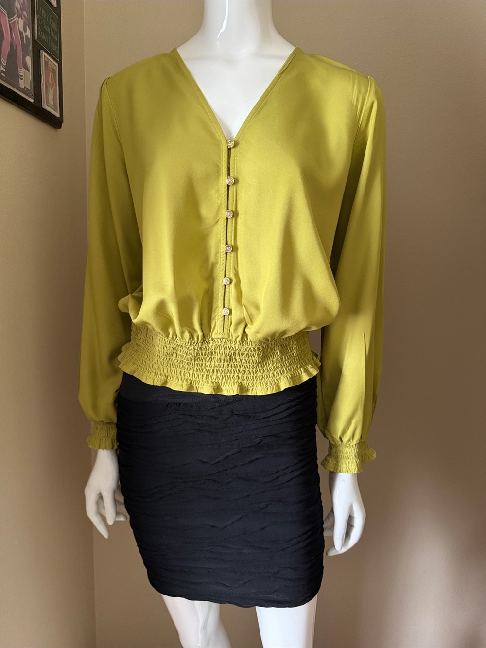 Michael Kors, NWT. V-Neck Smocked Hem Long Sleeve Top in Chartreuse, size S/P